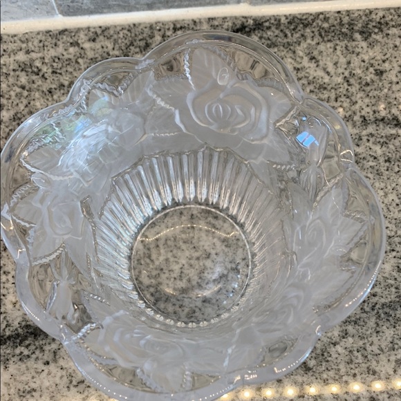 Mikasa Frosted Glass Vase - Picture 2 of 3